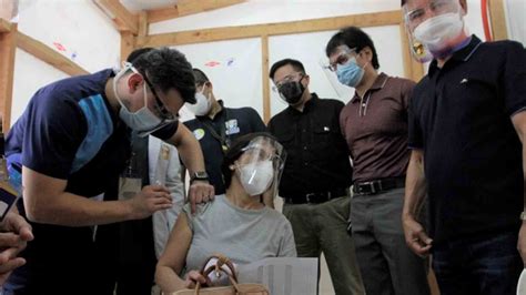 Muntinlupa starts inoculation with Sputnik V.